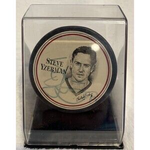 STEVE YZERMAN signed autographed PUCK Detroit Red Wings NHL Burger King 19 case